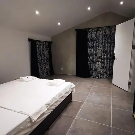 Astonishing With Private Pool In Antalya מלון באלאק